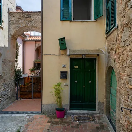 Casa Luciana Castelnuovo Tatil Evi *