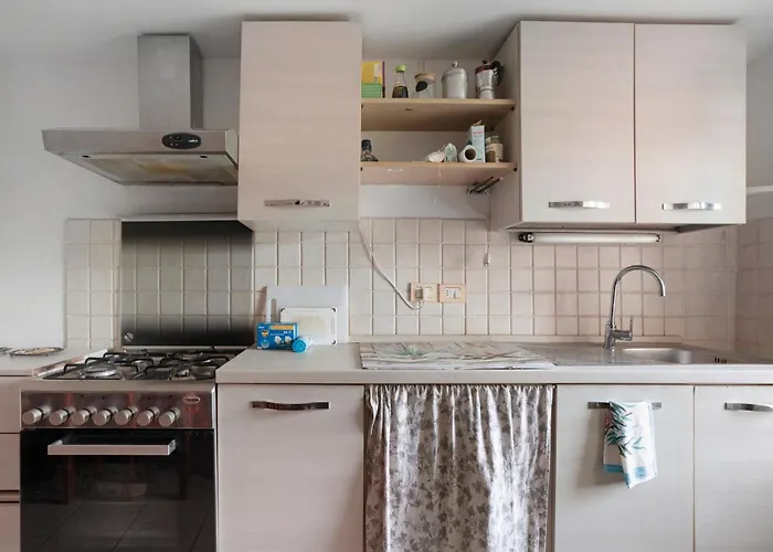 Casa Luciana Castelnuovo * Castelnuovo Magra
